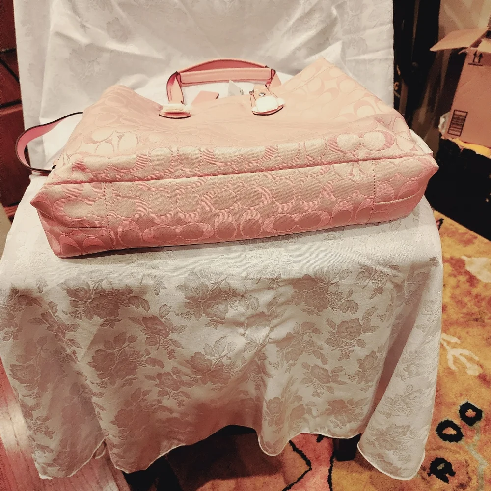 SOLD TO AUNT YV Coach Pink Signiture Ashley Bag + Wallet & checkbook š„ - Picture 9 of 10